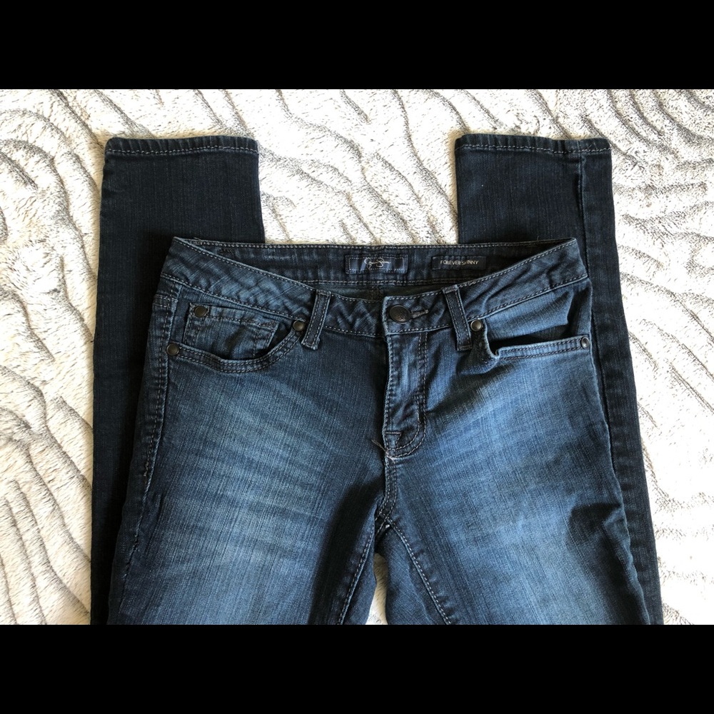 Jessica Simpson jeans size 27